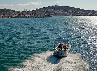 plovila za iznajmljivanje u Hrvatskoj Commander 555