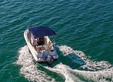 Najam brodova Murter - Commander 555