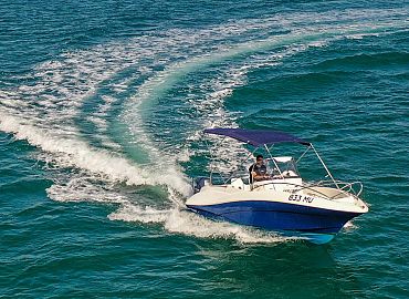 motoscafo Commander 555