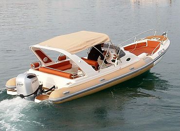 Aquamax RIB ideal for island hopping and commercial use 