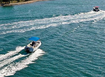 Bluline 19 plastic boat 1