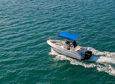 Bluline 19 plastic boat 4