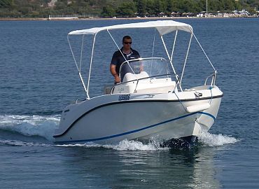 Gliser Commander 555 Murter