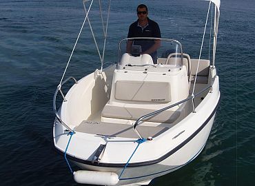 Motorni camac za najam Murter, Commander 555