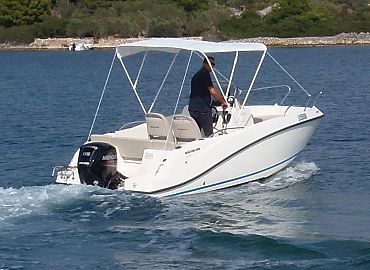 Najam glisera na otoku Murteru Commander 555