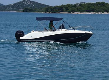 Renta a boat Croatia Interquick Silver 675 1
