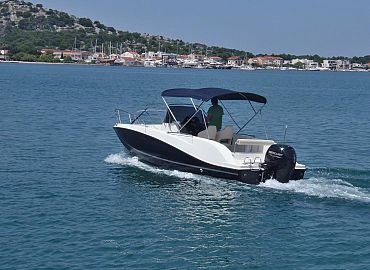 Renta a boat Croatia Interquick Silver 675 2