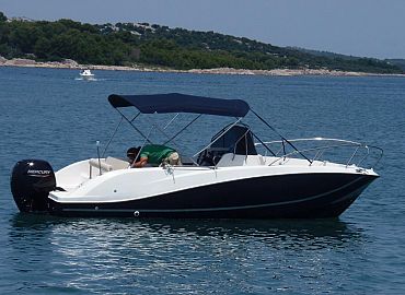 Renta a boat Croatia Interquick Silver 675 3