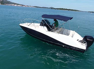 Renta a boat Croatia Interquick Silver 675 4