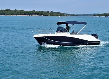 Renta a boat Croatia Interquick Silver 675 6